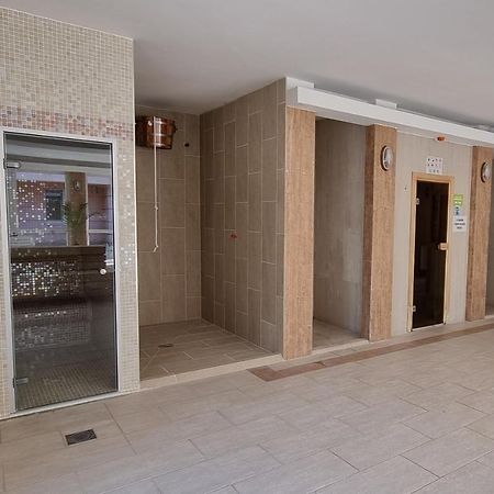 Relax Wellness Studio Hajduszoboszlo Appartement Buitenkant foto