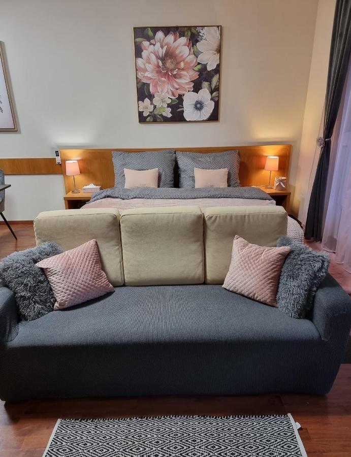 Relax Wellness Studio Hajduszoboszlo Appartement Buitenkant foto