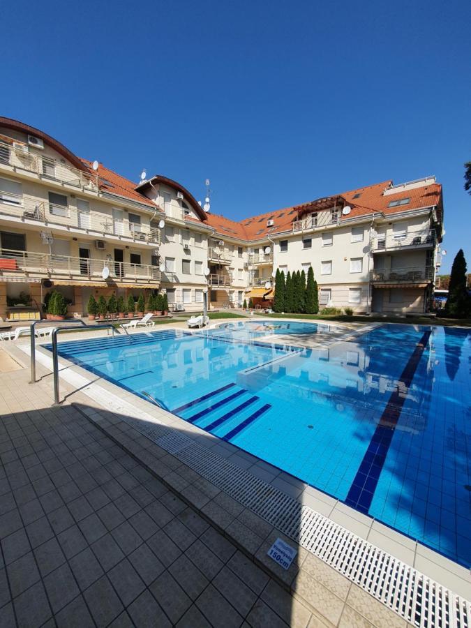 Relax Wellness Studio Hajduszoboszlo Appartement Buitenkant foto